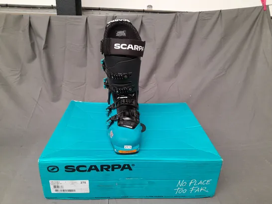 BOXED PAIR OF SCARPA SKI BOOTS IN BLUE/BLACK SIZE 27.5