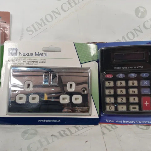 LOT OF APPROXIMATELY 10 ASSORTED HOUSEHOLD ITEMS TO INCLUDE CALCULATOR, DOUBLE SWITCHED POWER SOCKET, POCKET PILL BOX, ETC