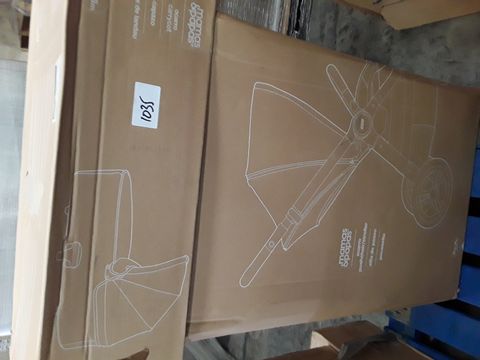 BOXED MAMAS & PAPAS OCCARO NAVY PUSHCHAIR/STROLLER & CARRY COT (2 boxes)