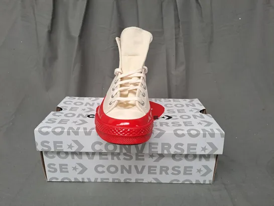 BOXED PAIR OF CONVERSE ALL STAR SHOES IN CREAM UK SIZE 9