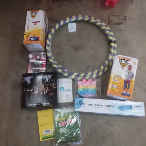 PALLET OF ASSORTED ITEMS INCLUDING POGO JUMPER, HOLA HOOP, WHOLESOME FIX DUSTER, MOUSE & RAT GLUE BOARD, THE BOURNE IDENTITY DVD, STRESS TOY