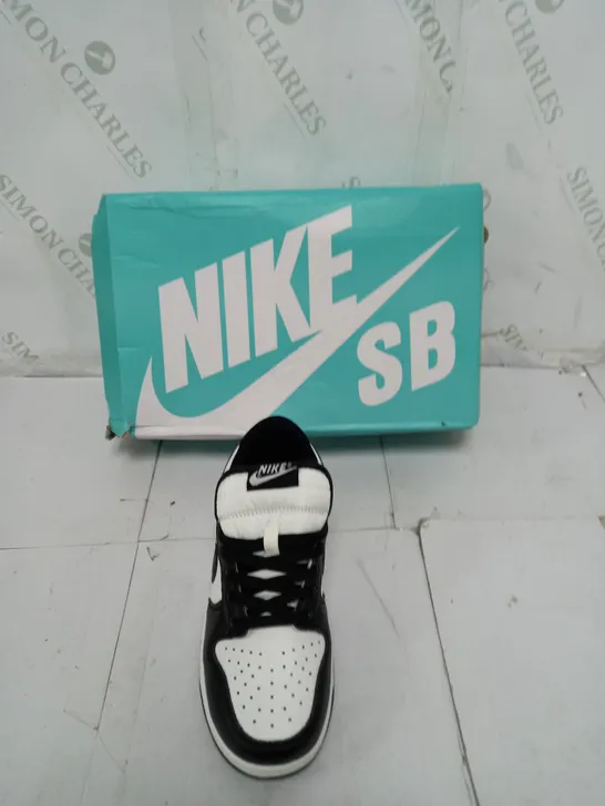 BOXED PAIR OF NIKE PANDA DUNKS LOW SIZE 36 