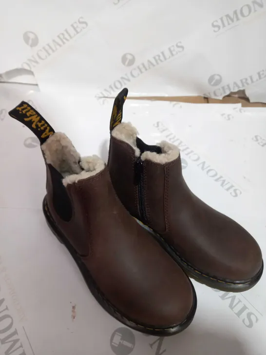 PAIR O DR MARTINS KIDS CHELSEA BOOTS  SIZE 12 IN BROWN 