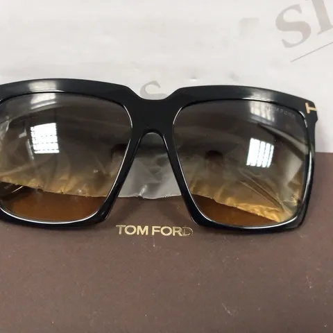 BOXED TOM FORD DONNA SUNGLASSES