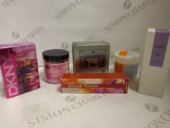 LOT OF APPROXIMATELY 20 ASSORTED HEALTH & BEAUTY ITEMS, TO INCLUDE DKNY, SOAPS, NIP+FAB, ETC