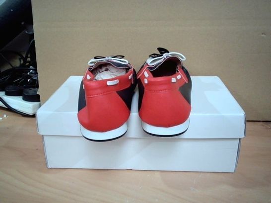 BOXED PAIR OF TOMMY HILFIGER CHILDRENS SHOESV RED WHITE NAVY SIZE 39