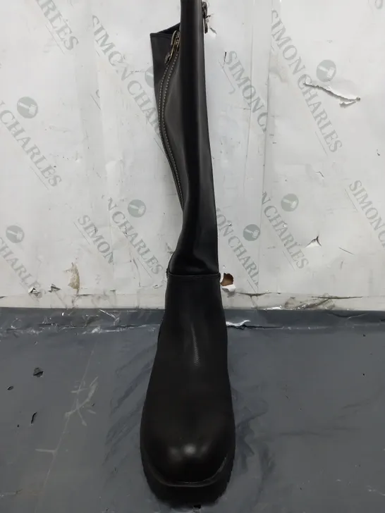 BOXED PAIR OF BLOWFISH MALIBU KNEE-HIGH BOOTS IN BLACK SIZE 7