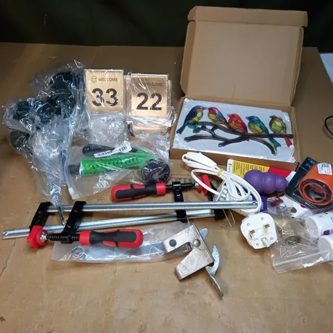 LOT OF APPROXIMATEY 16 ITEMS TO INCLUDE HOSE GUN, CLAMPS, TABLE NUMBER MARKERS, ETC