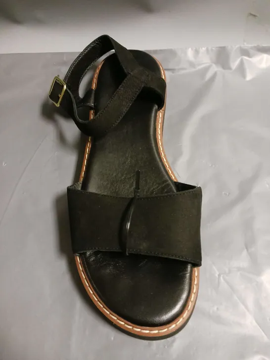 HUSH PUPPIES LADIES SANDALS BLACK SIZE 8