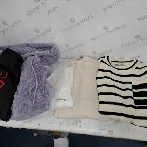 BOX OF ASSORTED CLOTHING ITEMS TO INCLUDE TOPS, JEANS, PYJAMAS ETC 