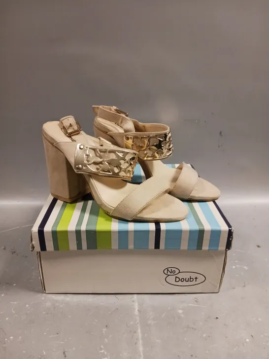 BOXED PAIR OF NO DOUBT BLOCK HEEL OPEN TOE SHOES - SIZE 3 