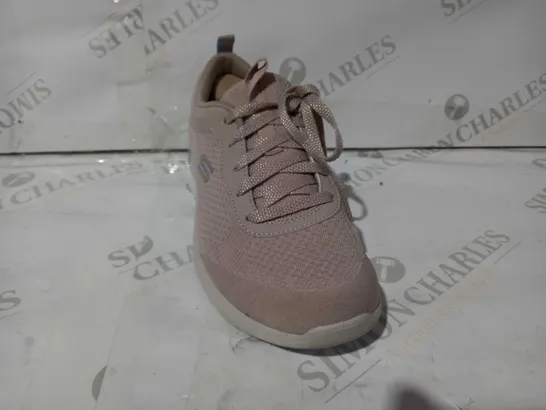 BOXED PAIR OF SKECHERS TRAINERS IN MUTED PINK UK SIZE 4