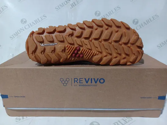 BOXED PAIR OF REVIVO BY VIVO BAREFOOT MAGNA FOREST SHOES IN DARK OLIVE EU SIZE 40