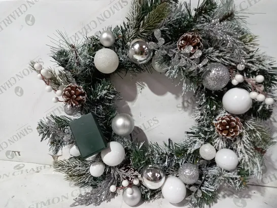 HOME REFLECTIONS PRE-LIT SNOWY SILVER WREATH