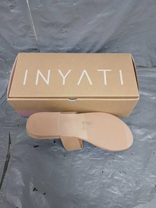 BOXED PAIR OF INYATI LEANDRA THONG STYLE SANDALS IN TOASTED NUT SIZE 6