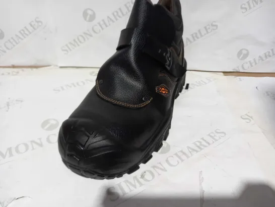 BRAND NEW BOXED PAIR OF COFRA NEW TAGO SAFETY SHOES IN BLACK/BROWN, UK SIZE 9