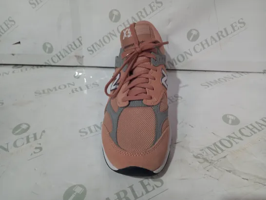 BOXED PAIR OF NEW BALANCE TRAINERS IN SALMON PINK/GREY UK SIZE 6