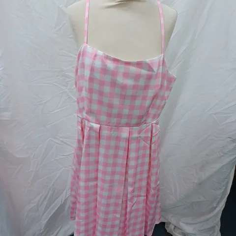 PINK AND WHITE DRESS WITH ACCESSORIES SIZE 2XL