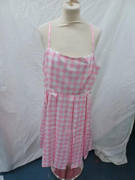 PINK AND WHITE DRESS WITH ACCESSORIES SIZE 2XL