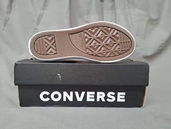 BOXED PAIR OF CONVERSE KIDS SHOES UK SIZE 12