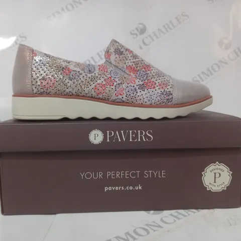 BOXED PAIR OF PAVERS SLIP-ON SHOES IN FLORAL PRINT UK SIZE 6
