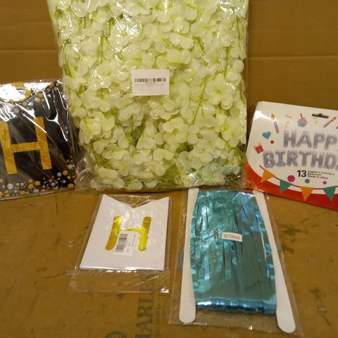 LOT OF APPROXIMATELY 20 PARTY AND BIRTHDAY ITEMS TO INCLUDE BALLOONS, BANNERS, CONFETTI ETC