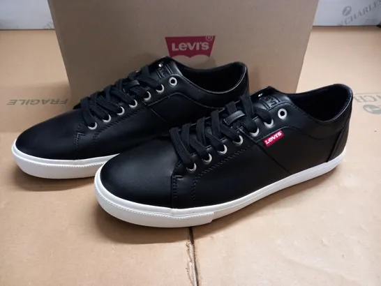 BOXED BRAND NEW LEVIS WOODWARD TRAINERS IN BLACK - UK 7.5