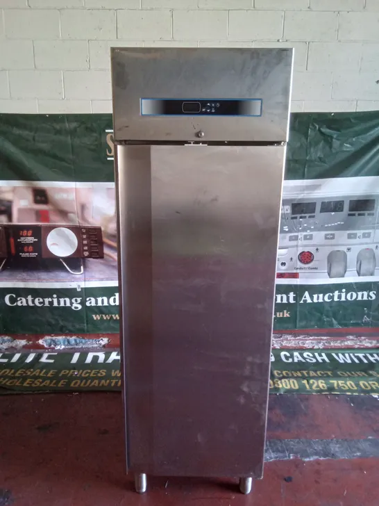 COMMERCIAL SINGLE FREESTANDING FRIDGE 