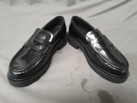 BOXED PAIR OF SHOES & OTHER STORIES LOAFERS IN BLACK EU SIZE 39