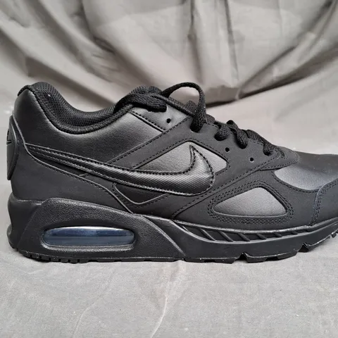 PAIR OF NIKE AIR MAX TRAINERS IN TRIPLE BLACK SIZE 7