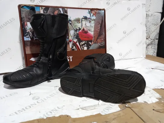 BOXED PAIR OF PROFIRST SIZE 9 MOTORCYCLE BOOTS 