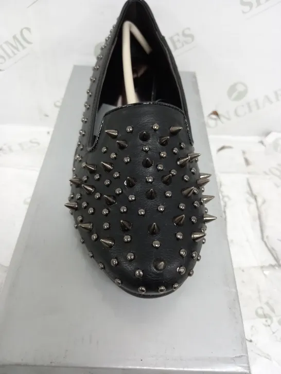 FLAT HEELED BLACK SPIKEY SHOE SIZE 5