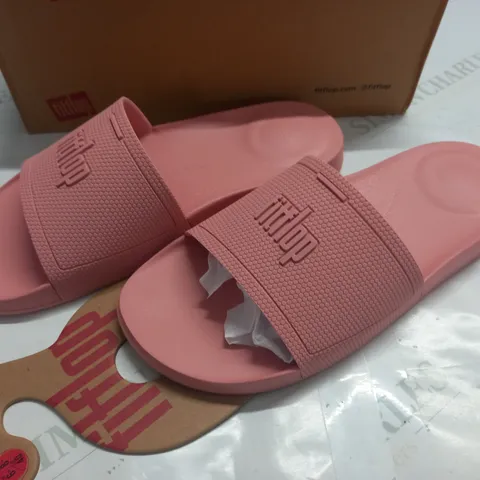 BOXED PAIR OF FITFLOP IQUSHION SLIDES IN CORRALINA - UK 6.5