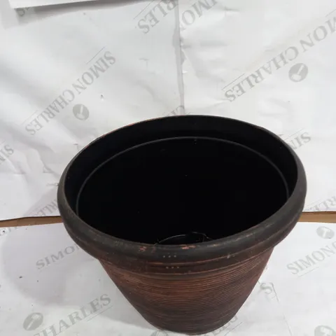 ONE HELIX WARM COPPER EFFECT ROUND PLANTER 25CM DIAMETER