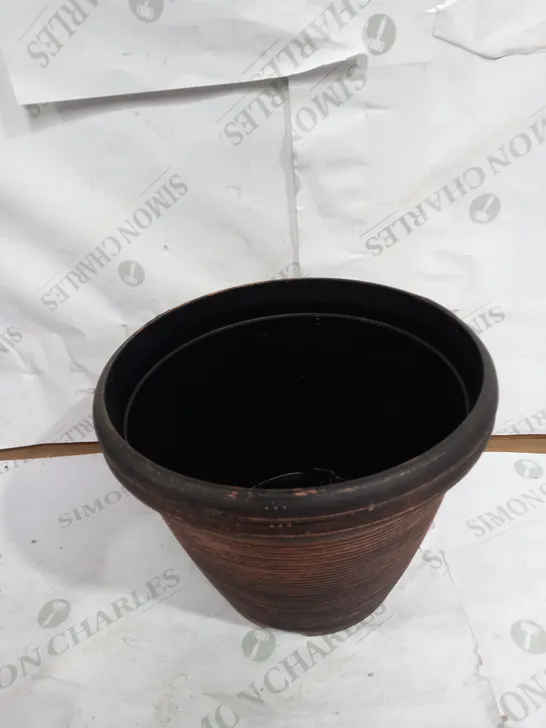 ONE HELIX WARM COPPER EFFECT ROUND PLANTER 25CM DIAMETER RRP £24.99