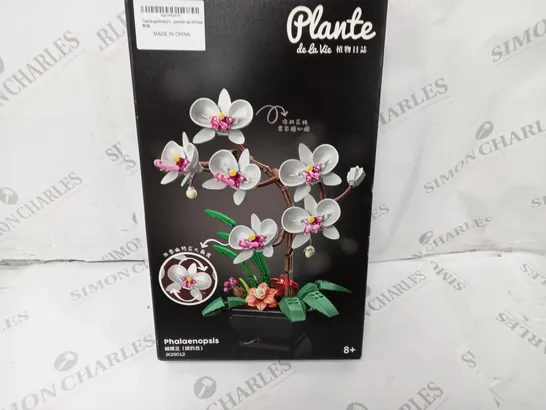 BOXED JAKI PLANTE BUILDABLE FLOWER