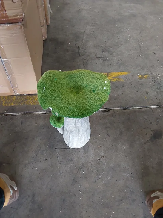 BOXED FAUX MOSS TOADSTOOL