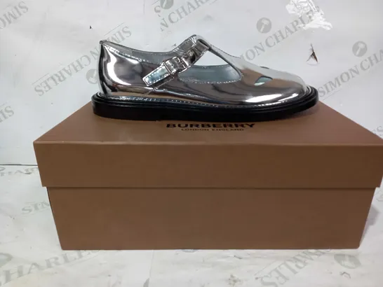 BOXED PAIR OF BURBERRY SHOES IN METALLIC SILVER EU SIZE 40