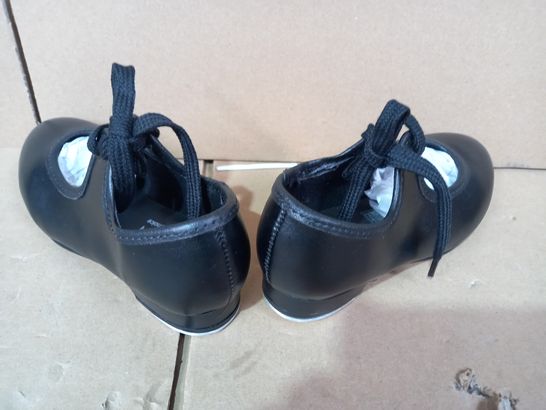 BOXED PAIR OF DESIGNER CHILDRENS TAP SHOES IN BLACK UK SIZE 11