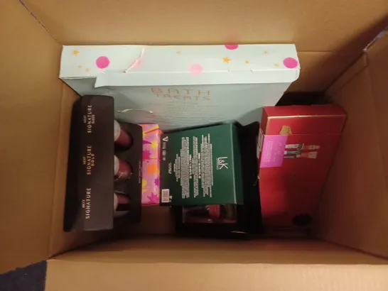 APPROXIMATELY 10 FRAGRANCE AND COSMETIC BOXSETS TO INCLUDE LYNX GOLD SET, REVOLUTION PRETTY IN PINK MAKEUP COLLECTION, LOREAL MEN EXPERT COOL POWER DUO, ETC