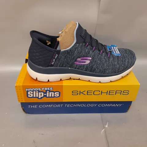 BOXED SKECHERS SUMMITS SLIP-INS TRAINER SIZE 3.5