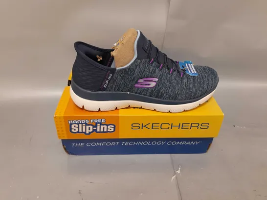 BOXED SKECHERS SUMMITS SLIP-INS TRAINER SIZE 3.5