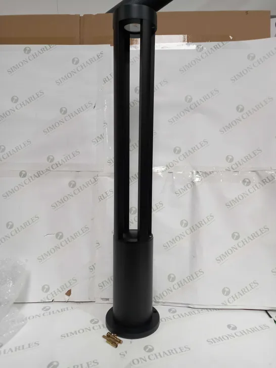 OUTDOOR BOLLARD LIGHT