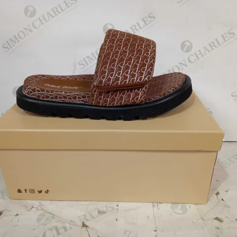 BOXED PAIR OF PUBLIC DESIRE PADDED STRAP SLIDERS IN BROWN UK SIZE 6