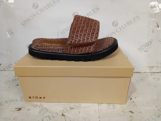 BOXED PAIR OF PUBLIC DESIRE PADDED STRAP SLIDERS IN BROWN UK SIZE 6