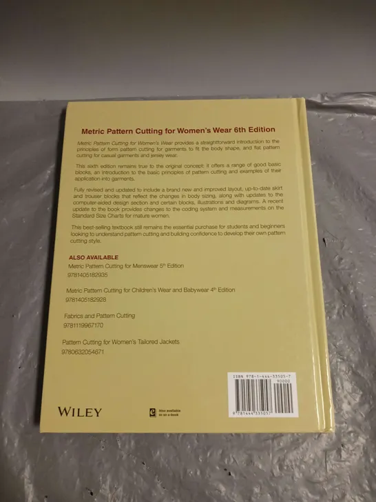 METRIC PATTERN CUTTING FOR WOMEN WEAR 6TH EDITION - WINIFRED ALDRICH