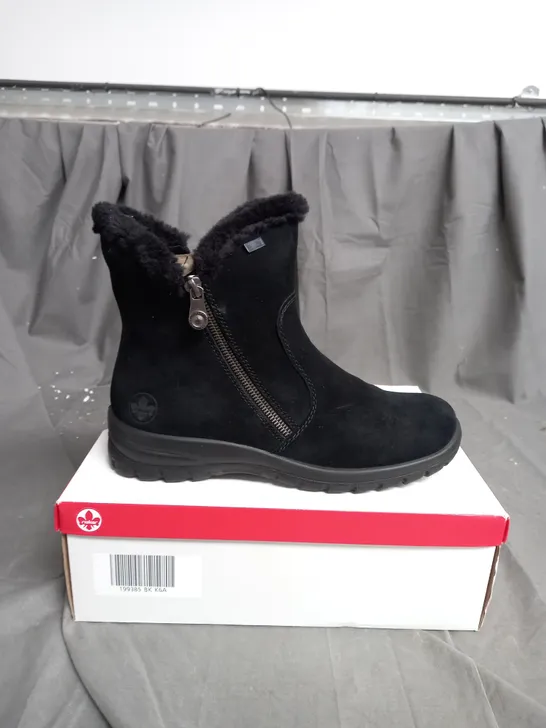 BOXED PAIR OF RIEKER CUFF DETAIL WATER RESISTANT BOOTS IN BLACK - SIZE 6.5