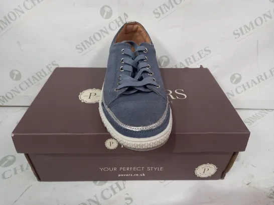 BOXED PAIR OF PAVERS SHOES IN BLUE/SILVER SIZE 5