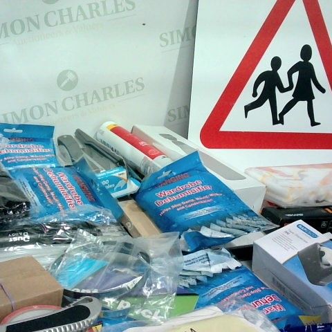BOX OF APPROXIMATELY 20 ASSORTED ITEMS TO INCLUDE A ROAD SAFETY SIGN, A HIGH ELASTIC ANTI-MITE SOFA COVER AND A TAPE DISPENSER