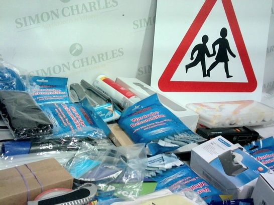 BOX OF APPROXIMATELY 20 ASSORTED ITEMS TO INCLUDE A ROAD SAFETY SIGN, A HIGH ELASTIC ANTI-MITE SOFA COVER AND A TAPE DISPENSER